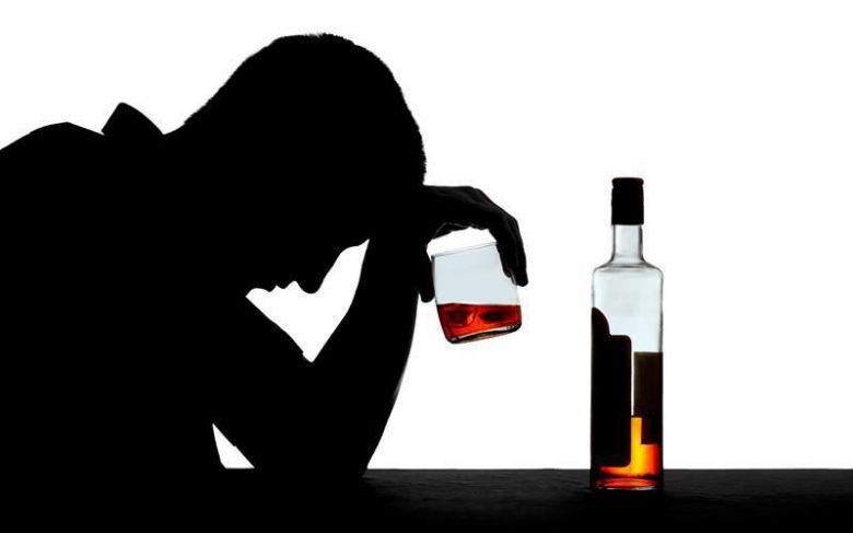 Що робити якщо людина не хоче лікуватися від алкоголізму?